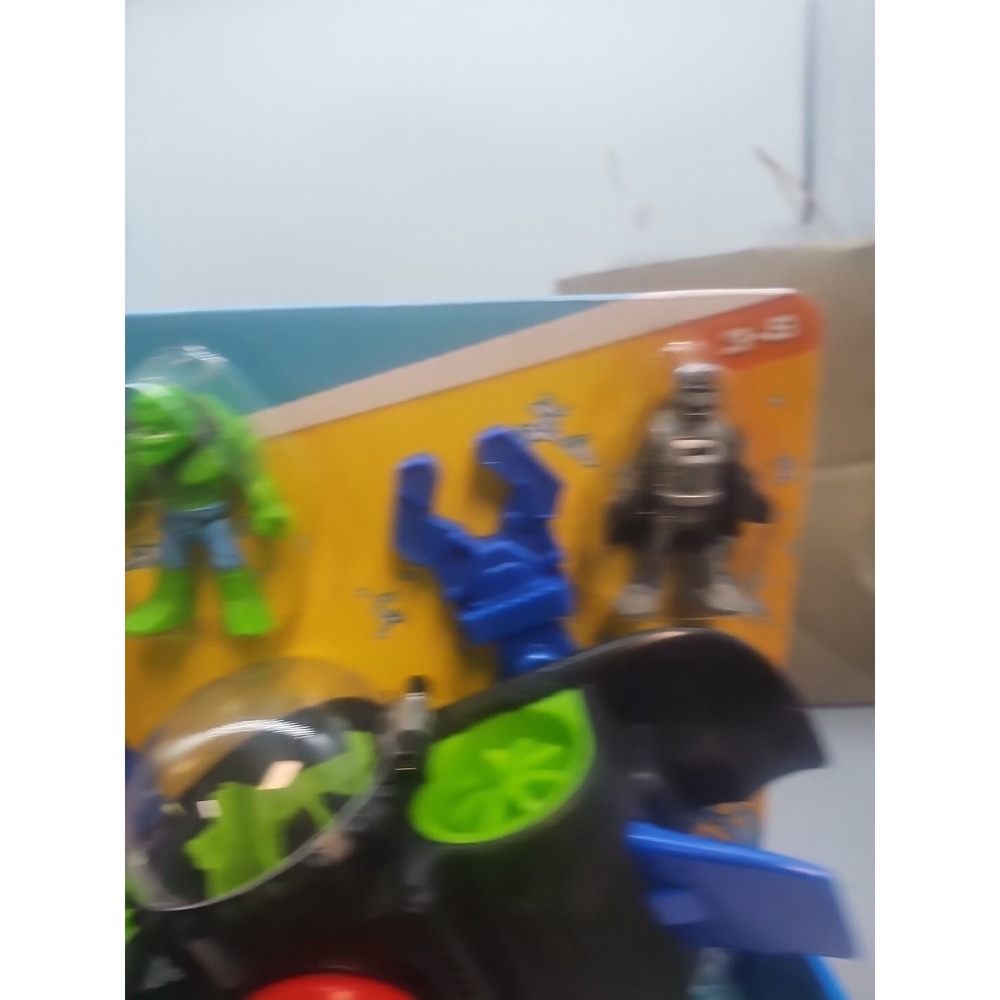 Imaginext DC Super Friends Batsub Batman Figure, A Cage & A Killer Croc Bat Sub - Picture 3 of 5